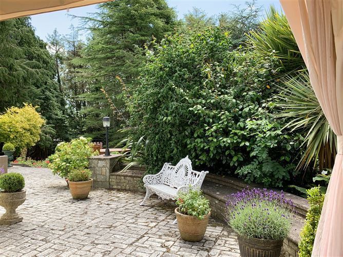 https://photos-a.propertyimages.ie/media/7/7/1/5004177/7c8baae8-6161-4ac0-bdcc-e18be6aeae2e_l.jpg