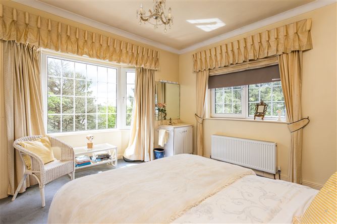 https://photos-a.propertyimages.ie/media/7/7/1/5004177/7c8baae8-6161-4ac0-bdcc-e18be6aeae2e_l.jpg