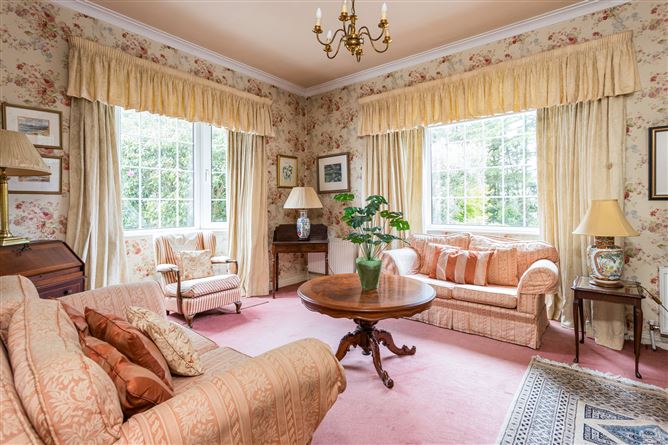 https://photos-a.propertyimages.ie/media/7/7/1/5004177/7c8baae8-6161-4ac0-bdcc-e18be6aeae2e_l.jpg