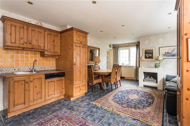 https://photos-a.propertyimages.ie/media/7/7/1/5004177/7c8baae8-6161-4ac0-bdcc-e18be6aeae2e_l.jpg
