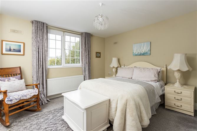 https://photos-a.propertyimages.ie/media/7/7/1/5004177/7c8baae8-6161-4ac0-bdcc-e18be6aeae2e_l.jpg