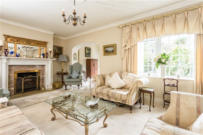 https://photos-a.propertyimages.ie/media/7/7/1/5004177/7c8baae8-6161-4ac0-bdcc-e18be6aeae2e_l.jpg