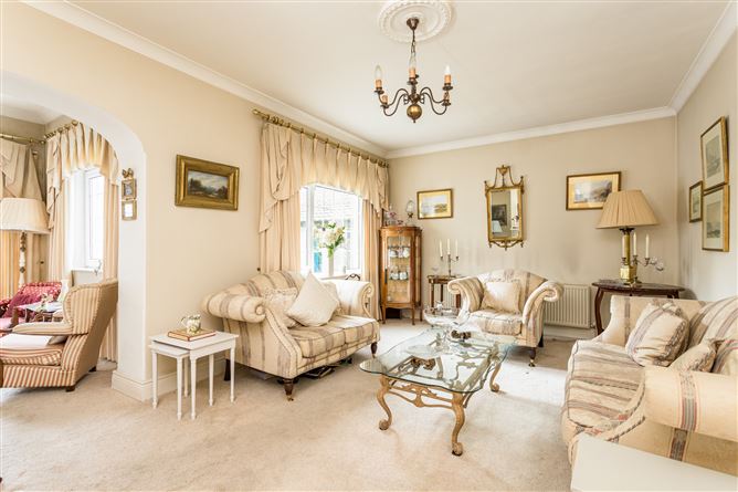https://photos-a.propertyimages.ie/media/7/7/1/5004177/7c8baae8-6161-4ac0-bdcc-e18be6aeae2e_l.jpg