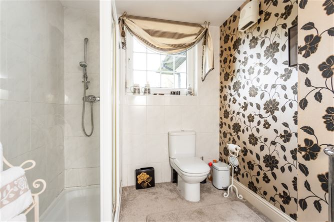 https://photos-a.propertyimages.ie/media/7/7/1/5004177/7c8baae8-6161-4ac0-bdcc-e18be6aeae2e_l.jpg