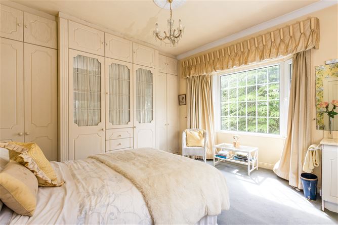 https://photos-a.propertyimages.ie/media/7/7/1/5004177/7c8baae8-6161-4ac0-bdcc-e18be6aeae2e_l.jpg
