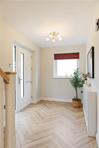 https://photos-a.propertyimages.ie/media/7/7/2/4586277/0bf4888d-0dc5-404b-bbe2-d5283b059577_l.jpg