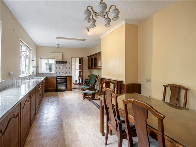 6 Castle Street, Cahir, Tipperary