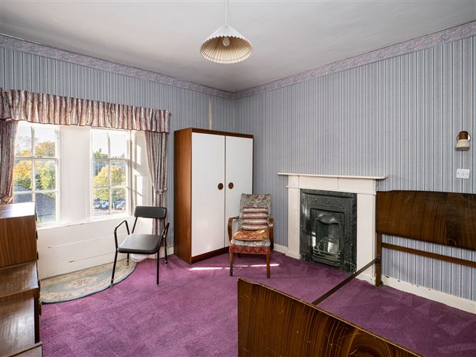 6 Castle Street, Cahir, Tipperary