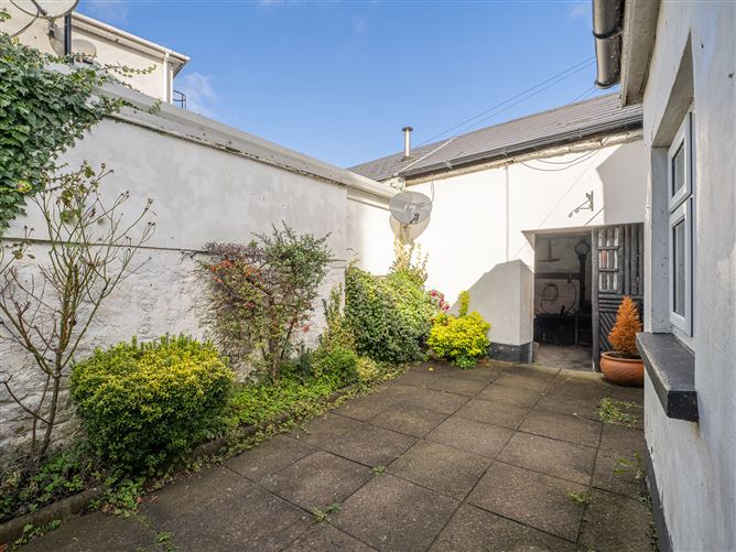 6 Castle Street, Cahir, Tipperary