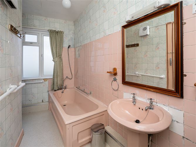 6 Castle Street, Cahir, Tipperary