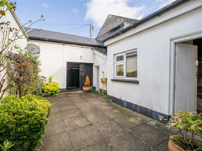 6 Castle Street, Cahir, Tipperary