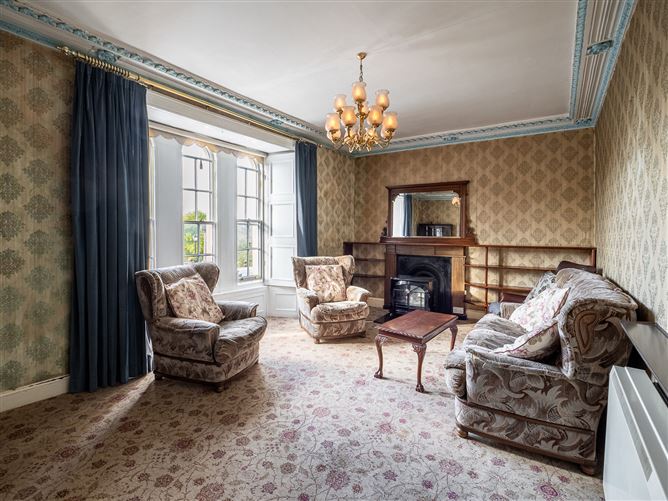 6 Castle Street, Cahir, Tipperary