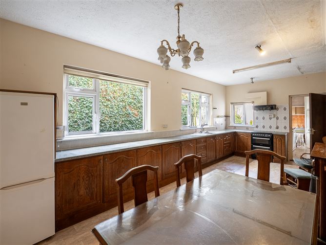 6 Castle Street, Cahir, Tipperary