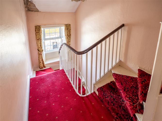 6 Castle Street, Cahir, Tipperary