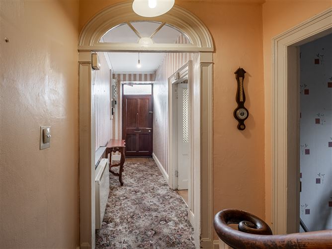 6 Castle Street, Cahir, Tipperary