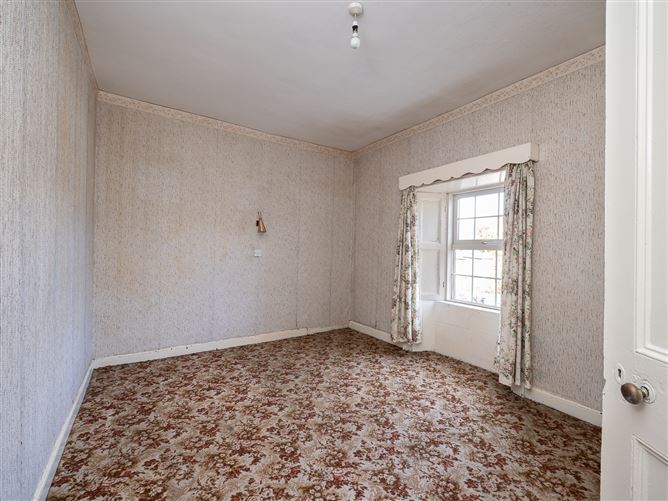 6 Castle Street, Cahir, Tipperary