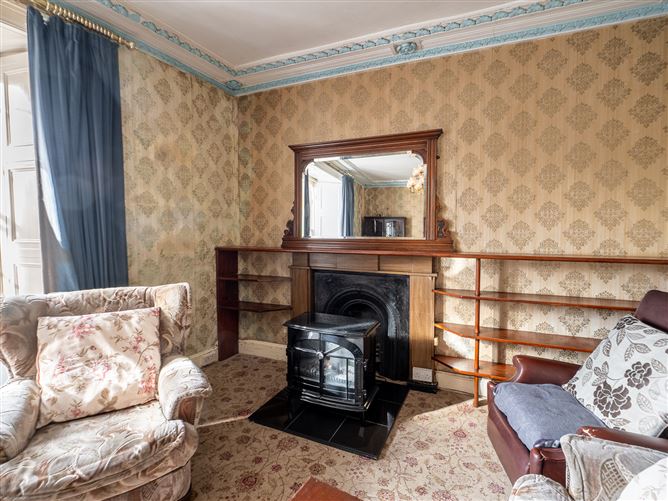 6 Castle Street, Cahir, Tipperary