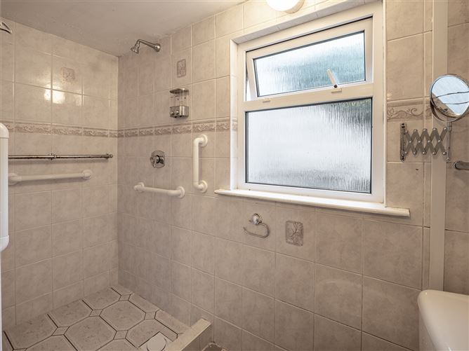 6 Castle Street, Cahir, Tipperary