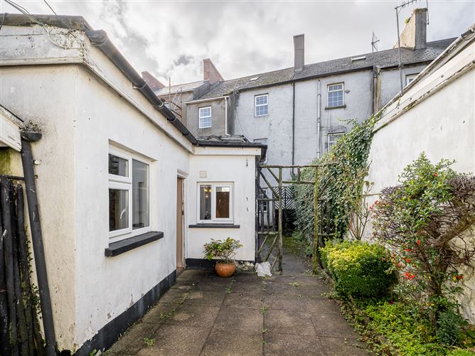 6 Castle Street, Cahir, Tipperary