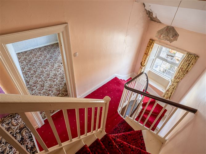 6 Castle Street, Cahir, Tipperary