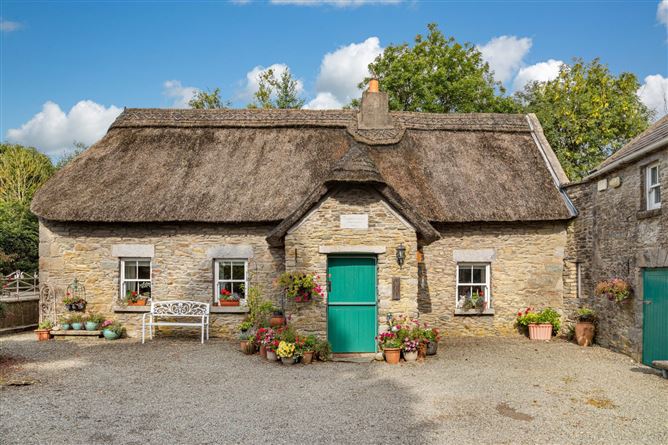 https://photos-a.propertyimages.ie/media/7/7/2/5021277/e8e4f8e2-1631-4ec2-ab9b-fb51b5b34c66_l.jpg
