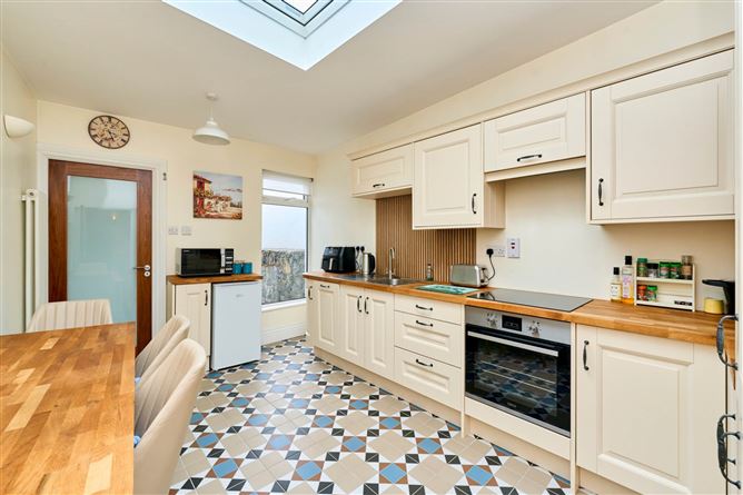 5 Sarsfield Terrace, Lower Main Street, Lucan, County Dublin
