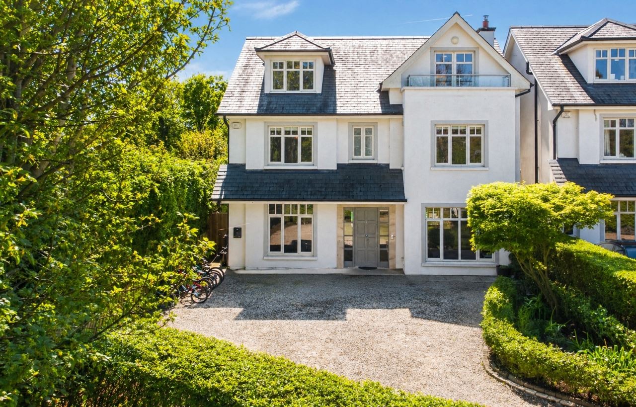 11 Glencarraig, Brides Glen Road, Shankill, Dublin 18