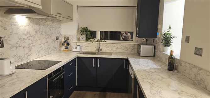 https://photos-a.propertyimages.ie/media/7/7/4/4943477/beafeef9-cb13-4cb5-ab66-36933c96a9d6_l.jpg