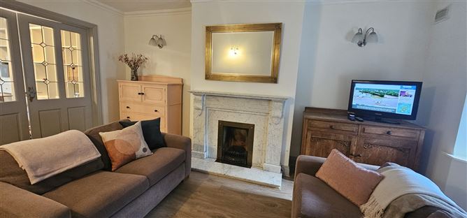 https://photos-a.propertyimages.ie/media/7/7/4/4943477/beafeef9-cb13-4cb5-ab66-36933c96a9d6_l.jpg