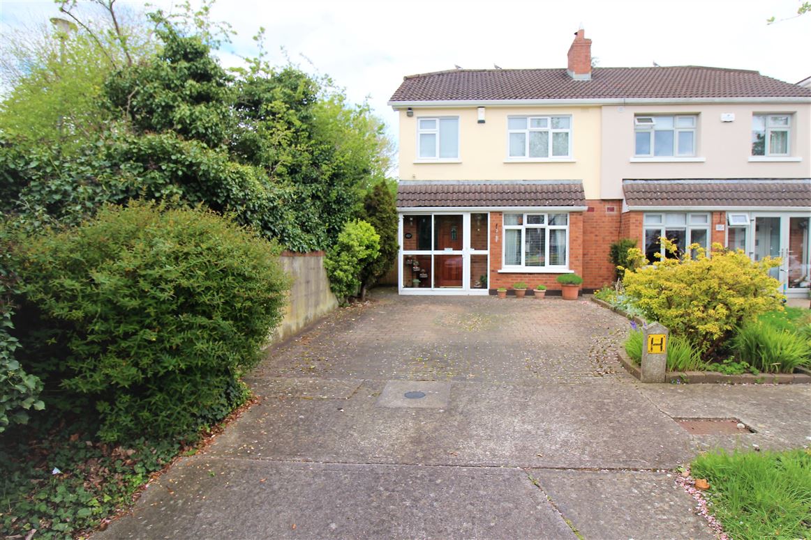 32 Luttrell Park Grove, Castleknock, Dublin 15 RE/MAX Property Centre