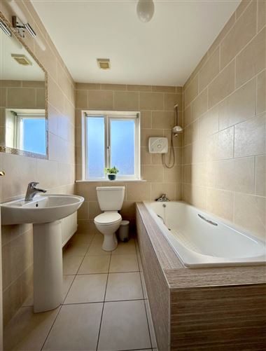 15 Gort Leamhan, Roslevan, Ennis, County Clare