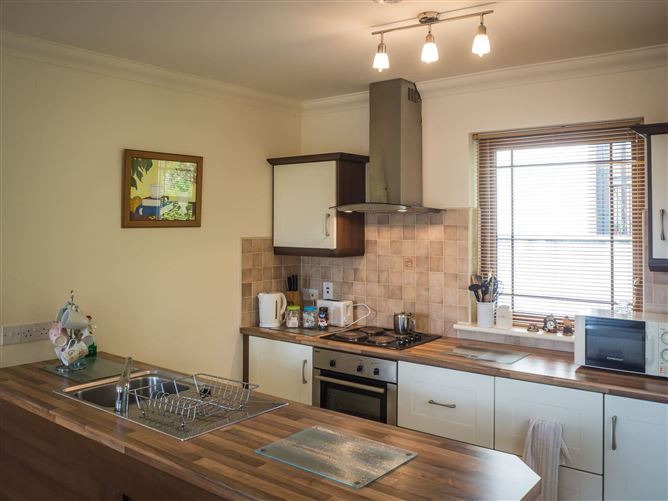 17 Canons Lane,H71 PY10, Clifden, Galway
