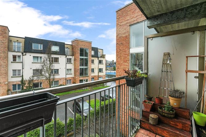 28 Eaton Green, Rathcoole, Co. Dublin