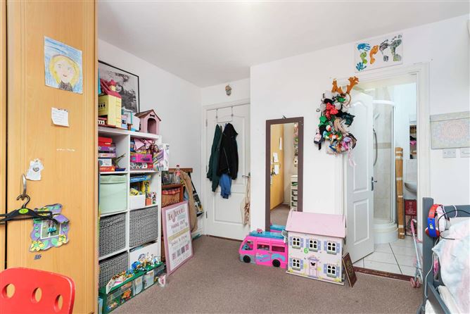 28 Eaton Green, Rathcoole, Co. Dublin