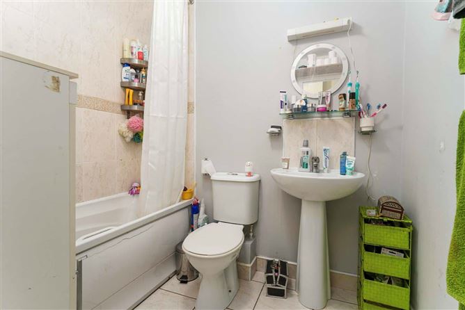 28 Eaton Green, Rathcoole, Co. Dublin