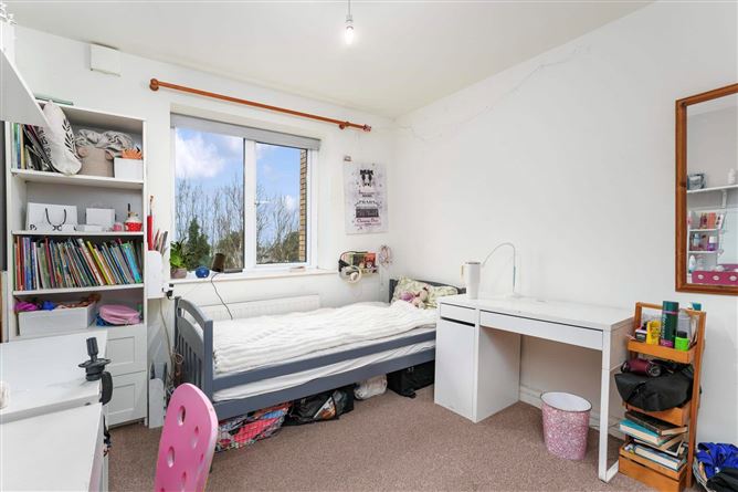 28 Eaton Green, Rathcoole, Co. Dublin