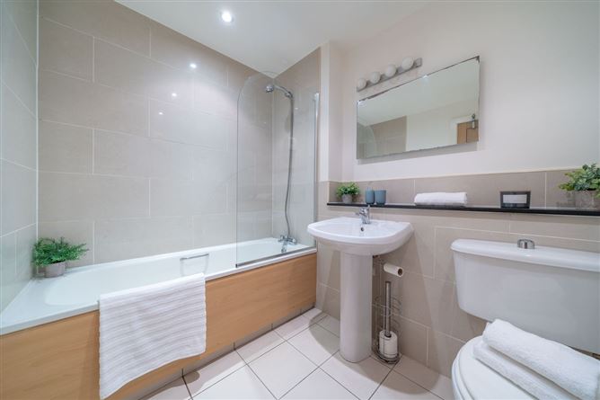https://photos-a.propertyimages.ie/media/7/7/6/4958677/ccbfd151-e369-4312-9d0c-2531b8685897_l.jpg