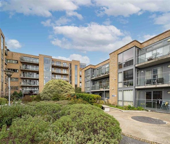 https://photos-a.propertyimages.ie/media/7/7/6/4958677/ccbfd151-e369-4312-9d0c-2531b8685897_l.jpg