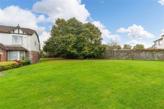 82 White Oaks, Roebuck Road, Clonskeagh,   Dublin 14