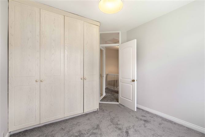 82 White Oaks, Roebuck Road, Clonskeagh,   Dublin 14