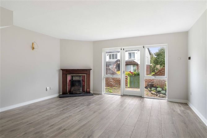 82 White Oaks, Roebuck Road, Clonskeagh,   Dublin 14