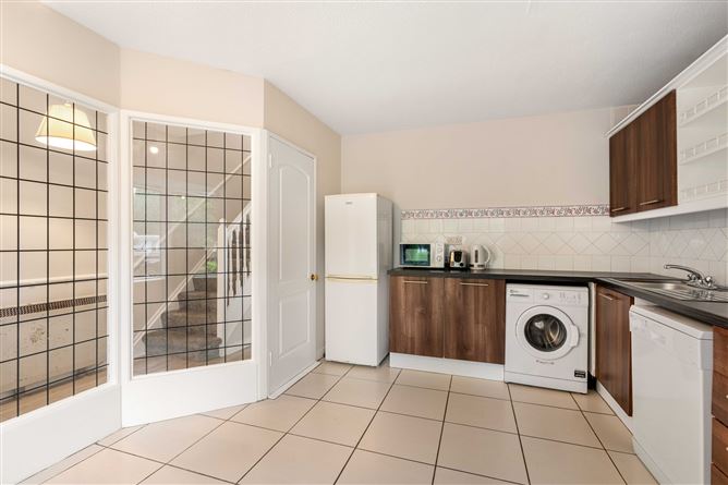 82 White Oaks, Roebuck Road, Clonskeagh,   Dublin 14