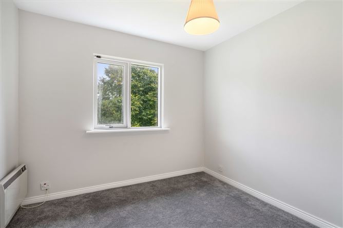 82 White Oaks, Roebuck Road, Clonskeagh,   Dublin 14