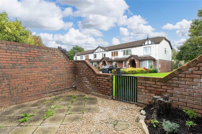 82 White Oaks, Roebuck Road, Clonskeagh,   Dublin 14