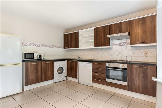 82 White Oaks, Roebuck Road, Clonskeagh,   Dublin 14