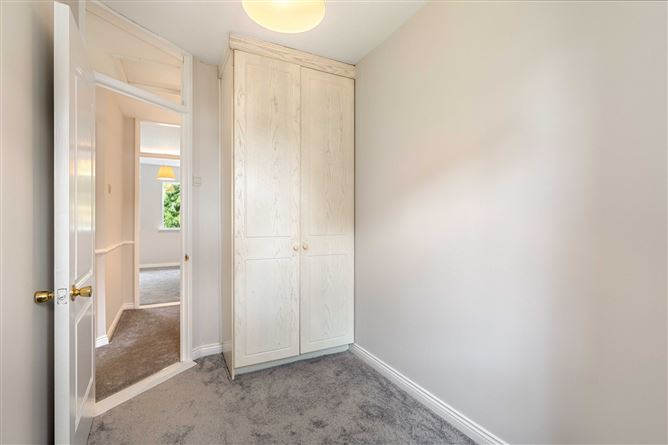 82 White Oaks, Roebuck Road, Clonskeagh,   Dublin 14