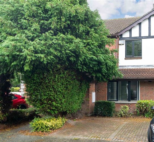 82 White Oaks, Roebuck Road, Clonskeagh,   Dublin 14
