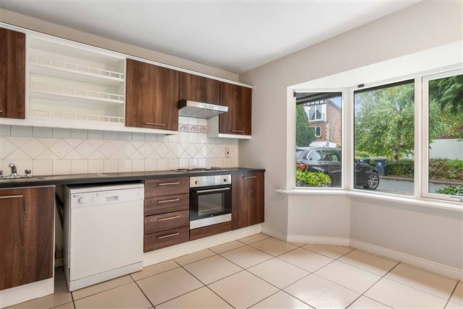 82 White Oaks, Roebuck Road, Clonskeagh,   Dublin 14