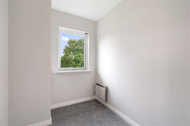 82 White Oaks, Roebuck Road, Clonskeagh,   Dublin 14