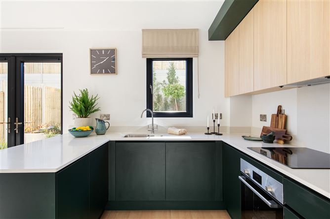 https://photos-a.propertyimages.ie/media/7/7/7/4915777/164c8ed4-5e9b-4e7e-9973-a56b3a89ba61_l.jpg